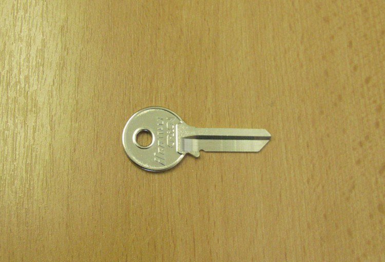 KA -/-/-/- - Vložky,zámky,klíče,frézky Klíče odlitky Autoklíče