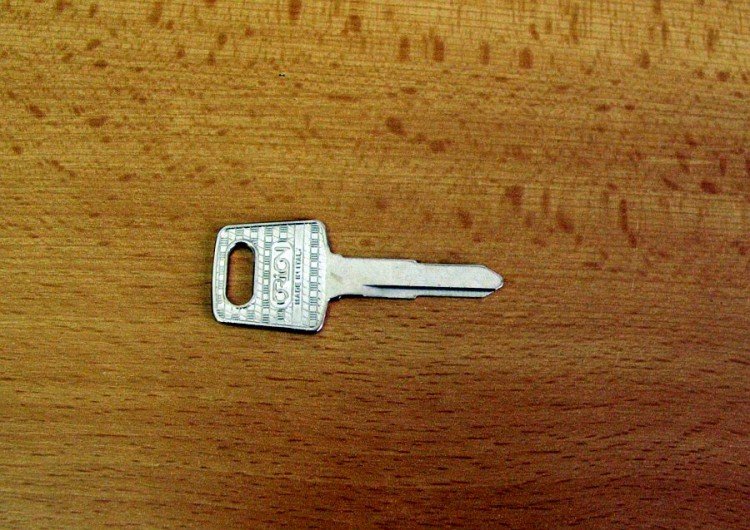 KA -/HA17/HON24/HO15 DOPRODEJ - Vložky,zámky,klíče,frézky Klíče odlitky Autoklíče
