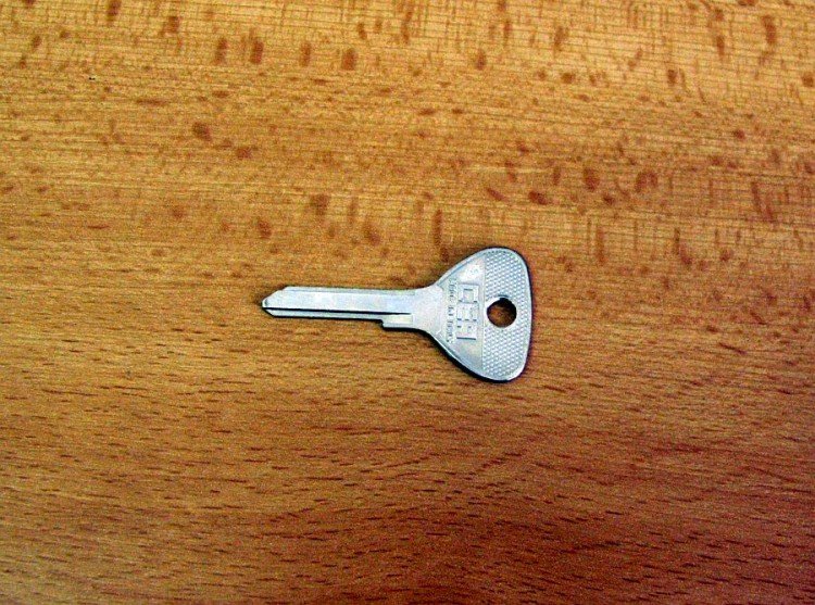 KA -/HF18/HU19/HF14 DOPRODEJ (autoklíč) - Vložky,zámky,klíče,frézky Klíče odlitky Autoklíče