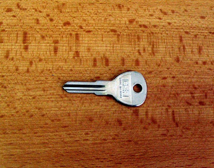 KA -/HF39/FOT4/FD18 DOPRODEJ (autoklíč) - Vložky,zámky,klíče,frézky Klíče odlitky Autoklíče