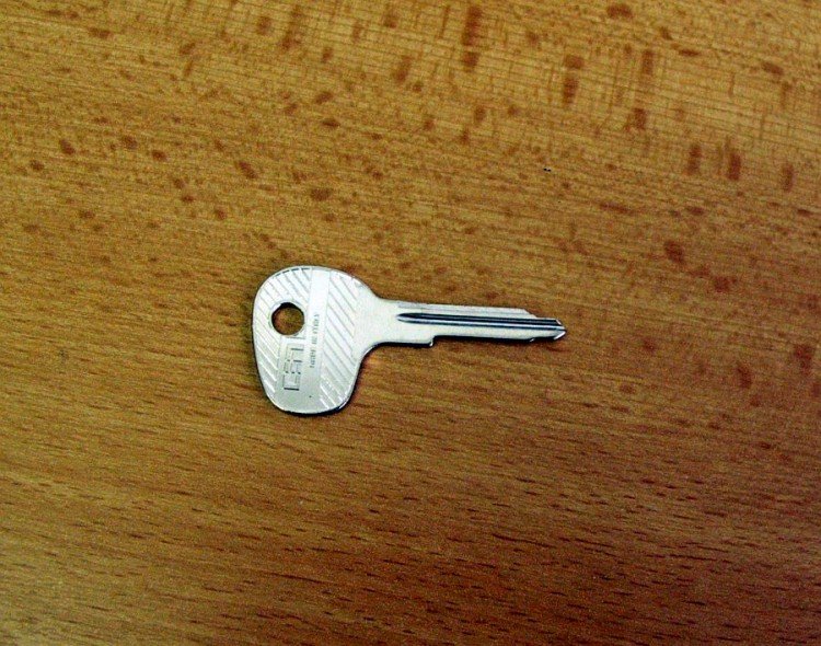 KA -/HF56/HU30/HF23 DOPRODEJ (autoklíč) - Vložky,zámky,klíče,frézky Klíče odlitky Autoklíče