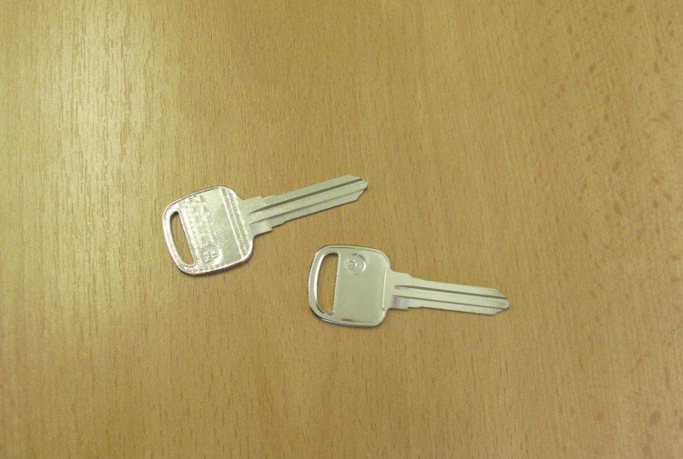 KA -/MZ7/MAZ6/MA15 DOPRODEJ (autoklíč) - Vložky,zámky,klíče,frézky Klíče odlitky Autoklíče