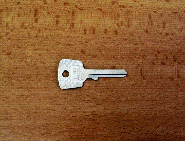 KA -/NM29/NE8/NN16 DOPRODEJ (autoklíč) - Vložky,zámky,klíče,frézky Klíče odlitky Autoklíče