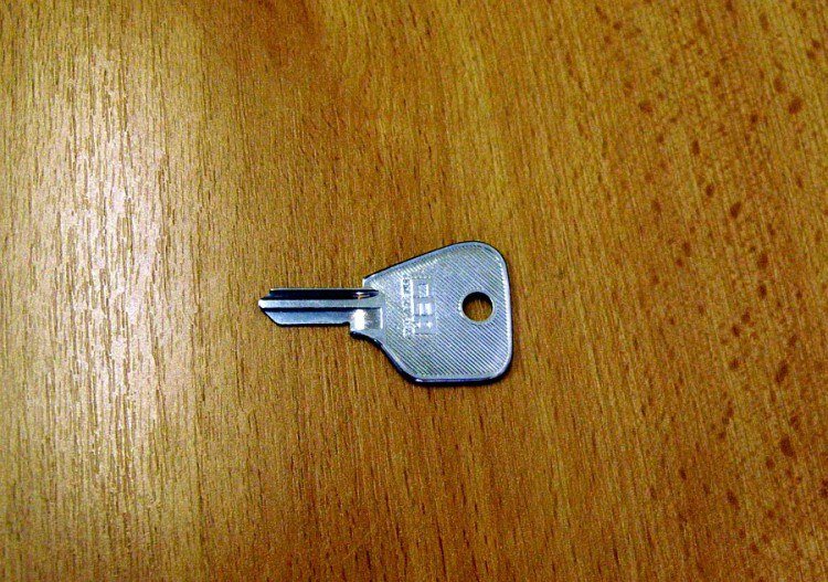 KA -/VE2/VAC12/VA17 DOPRODEJ (autoklíč) - Vložky,zámky,klíče,frézky Klíče odlitky Autoklíče