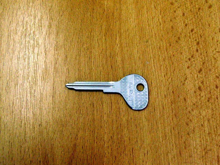 KA -/WT2/VO5/VW15 DOPRODEJ (autoklíč) - Vložky,zámky,klíče,frézky Klíče odlitky Autoklíče