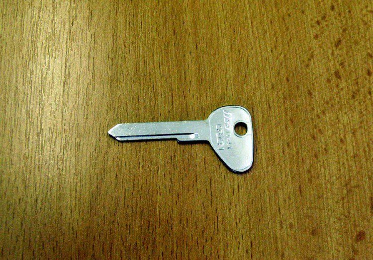 KA -/WT3/VO11/- DOPRODEJ (autoklíč) - Vložky,zámky,klíče,frézky Klíče odlitky Autoklíče