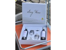Krabička SING WINE "Salón" dárková - plná ( 2 lahve + 2 skleničky )