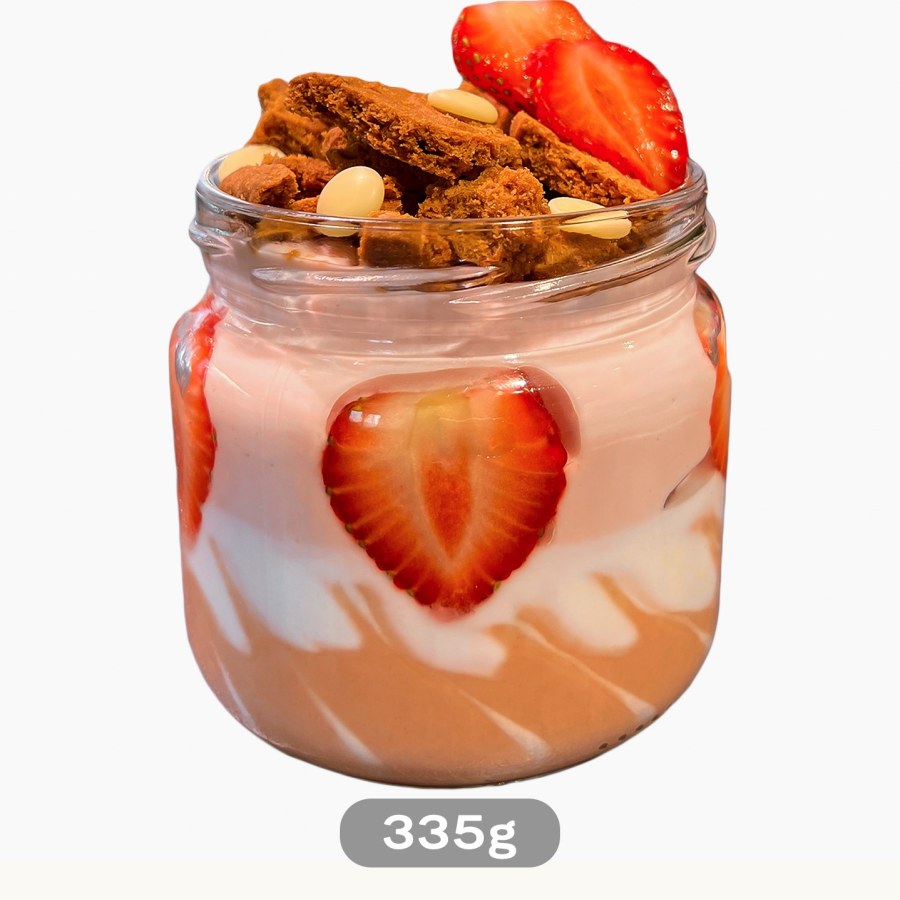 Jogurt hotový Jahodový Cheesecake 335 g (jahody, sušenky Lotus) - Delikatesy, dárky Delikatesy