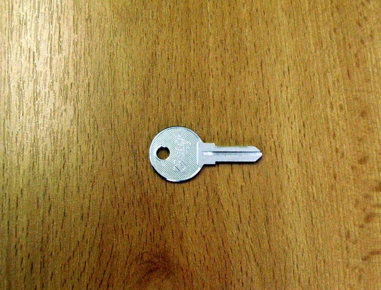 KA -/-/-/-DOPRODEJ (autoklíč) - Vložky,zámky,klíče,frézky Klíče odlitky Autoklíče