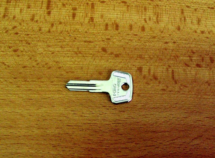 KA -/BLA 2S/BT2R/BU11L - Vložky,zámky,klíče,frézky Klíče odlitky Klíče cylindrické