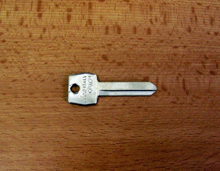KA -/HD4/FO6/FD24 DOPRODEJ (autoklíč) - Vložky,zámky,klíče,frézky Klíče odlitky Autoklíče