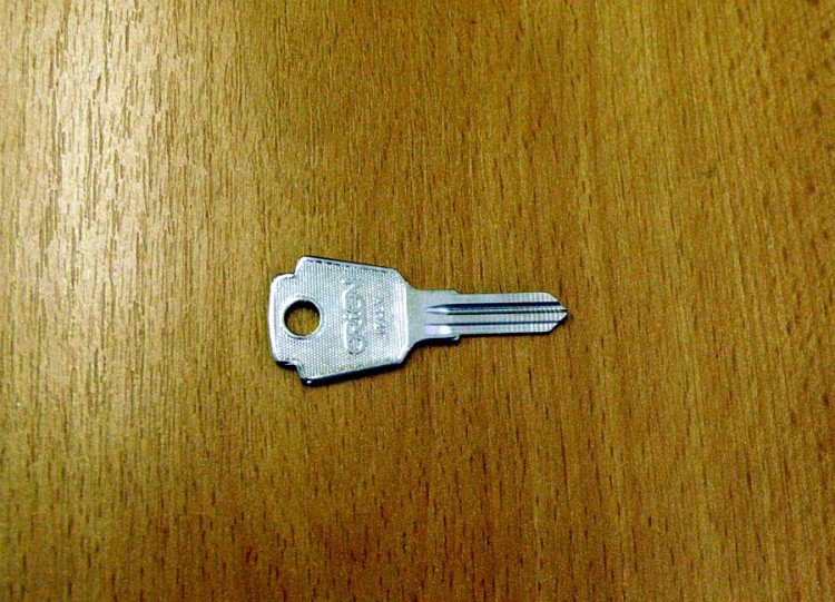 KA -/KM1S/KI1R/KF8R DOPRODEJ (autoklíč) - Vložky,zámky,klíče,frézky Klíče odlitky Autoklíče