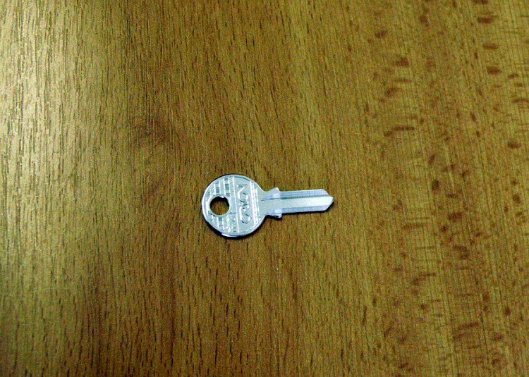 KA -/RS10S/RO11R/RN27L DOPRODEJ - Vložky,zámky,klíče,frézky Klíče odlitky Klíče cylindrické