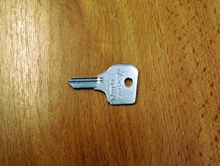 KA -/RS11/RO12/RN24 DOPRODEJ (autoklíč) - Vložky,zámky,klíče,frézky Klíče odlitky Autoklíče