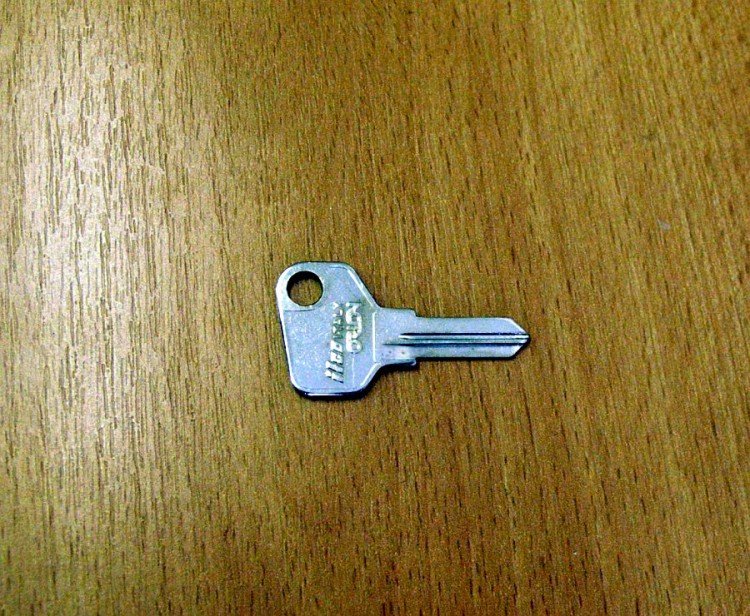 KA -/RS19/RO32/RN39 DOPRODEJ (autoklíč) - Vložky,zámky,klíče,frézky Klíče odlitky Autoklíče