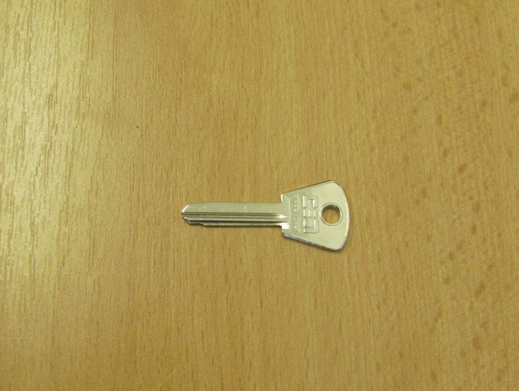 KA -/SP3S/AF2B/FA1B DOPRODEJ (autoklíč) - Vložky,zámky,klíče,frézky Klíče odlitky Autoklíče