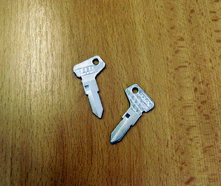 KA -/WRB3/TB1/TB10 (autoklíč) - Vložky,zámky,klíče,frézky Klíče odlitky Autoklíče