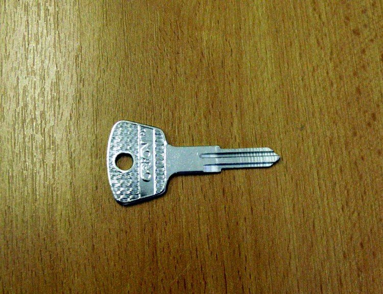 KA -/WT6/WT4/AD10 DOPRODEJ (autoklíč) - Vložky,zámky,klíče,frézky Klíče odlitky Autoklíče