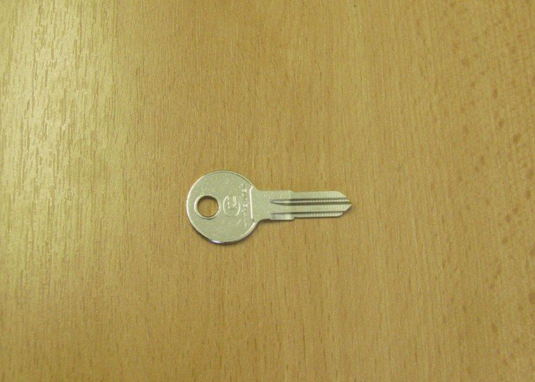 KA RZ3S/-/REN3R/RNZ3L - Vložky,zámky,klíče,frézky Klíče odlitky Autoklíče