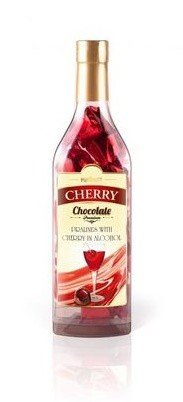 Láhev s čokoládovými pralinkami a višněmi v alkoholu 229g